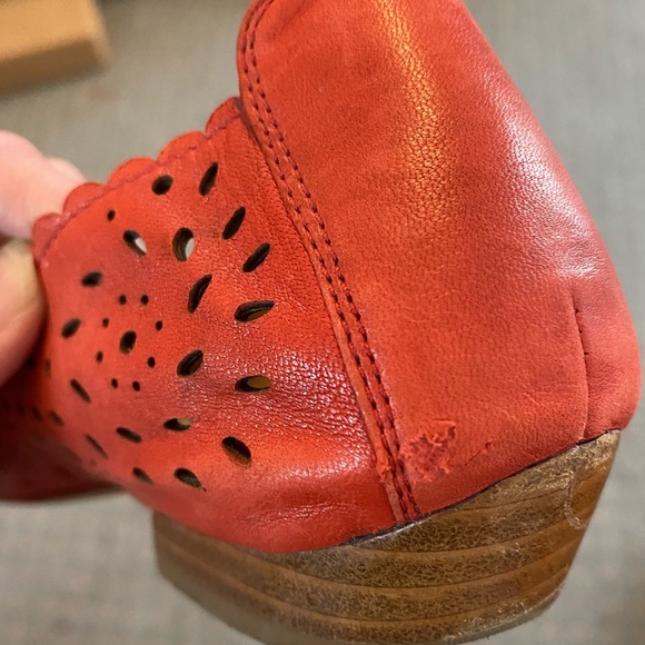 Arnold Churgin coral floral cutout open toe shoe - Picture 8 of 10